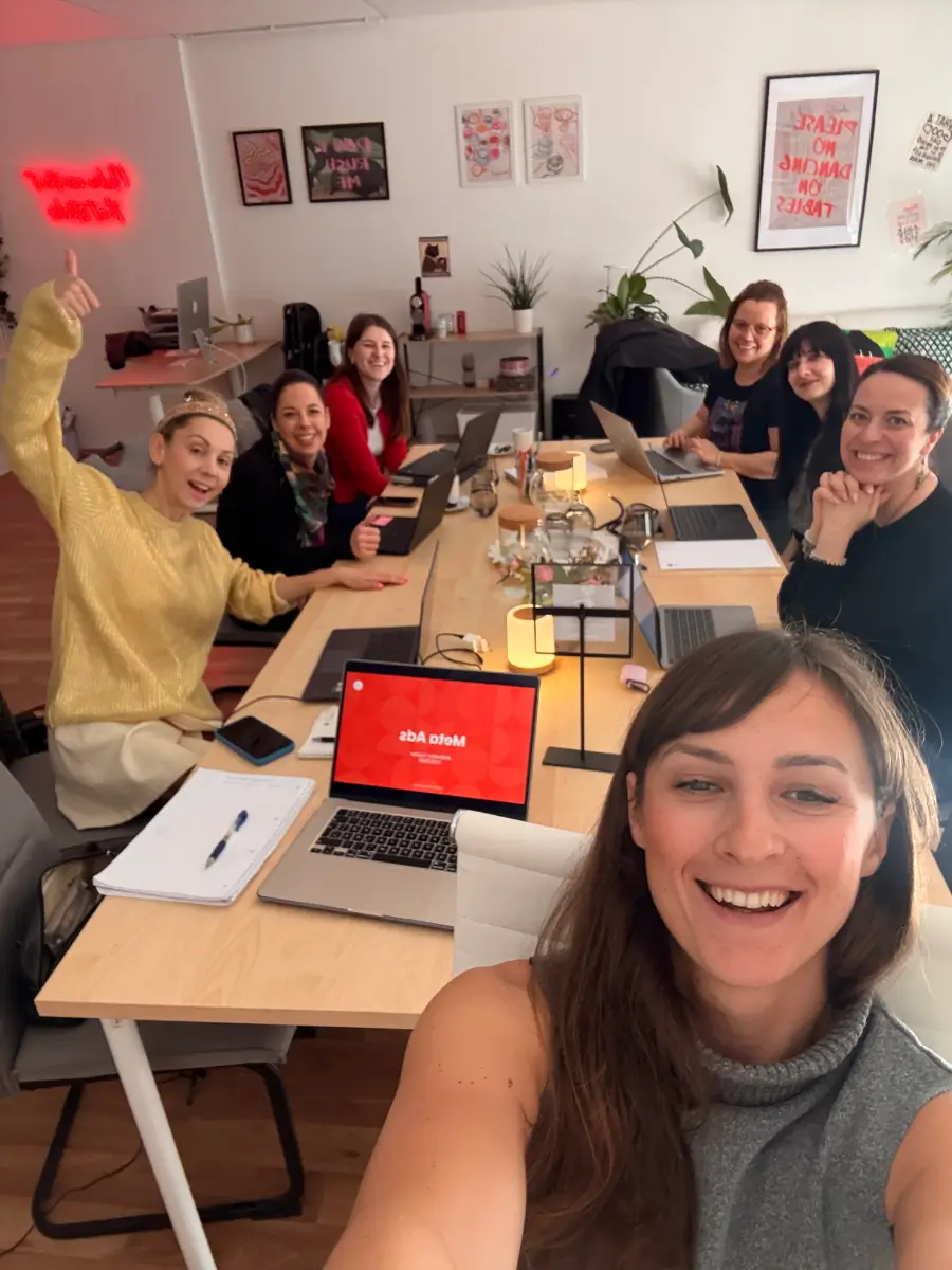 Meta Ads Workshop in Vienna Group photo Sales with Meta Ads Workshop in Vienna. Learn to use Ads Manager and advertise your business on MEta.